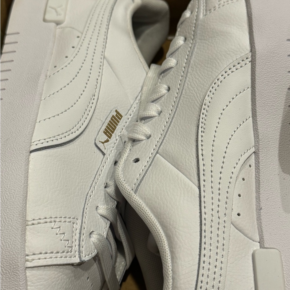 New Puma women’s White Leather Sneakers